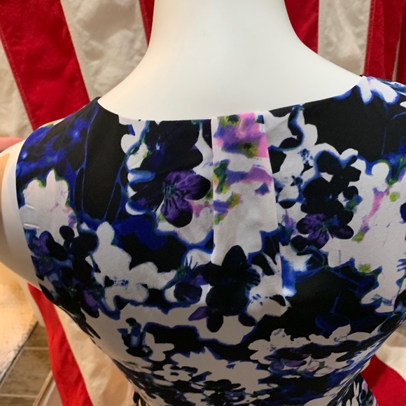 Beautiful Floral Dress - Picture 4 of 10